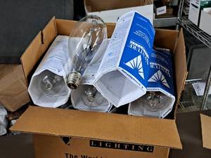 lot 914 image: Lot of (1 Box) Venture Lighting Metal Halide Lamps 450W MP450W740CBUUVSPS Enclosed Rated 11-count ( 11 total items )