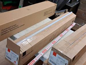 lot 920 image: Lot of (2 Cases) Havells Eco-Line Fluorescent Lamps T8 32W F32T8735 700 Series 25-count ( 50 total items )