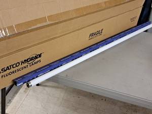 lot 928 image: Lot of (3 Cases) Satco Hygrade 48 Fluorescent Lamps T8 32W 3500K F32T8835ENVS8419 Medium Bi-Pin 30-count ( 90 total items )