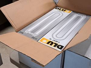 lot 936 image: Lot of (1 Case) DLU U-Bent Fluorescent Lamps 4100K 32W Cool White 2G13 20-count ( 20 total items )