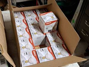 lot 952 image: Lot of (1 Case) Satco Excel Short Neck 50-degree Wide Flood Light Bulbs 120V60W Halogen PAR 30 Medium Base 15-count ( 15 total items )