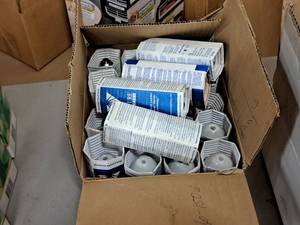 lot 961 image: Lot of (23) Assorted Metal Halide Bulbs - 100W & 150W - Clear and Frosted