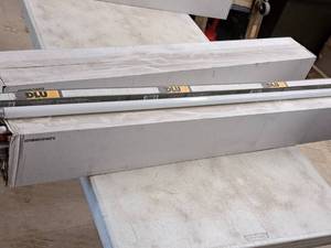 lot 933 image: Lot of (2 Cases) DLU 48 Fluorescent Lamps T8 28W 4100K F28T885CRI Cool White 25-count ( 50 total items )