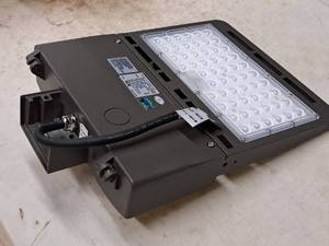 lot 884 image: Lot of (5) V-Tac Commercial 200-480V 100W LED Shoebox Light Fixtures VT-SBN3-3M-100W-850-H (New In Box )