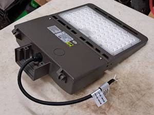 lot 812 image: Lot of (5) V-Tac Commercial 100-277V 150W LED Shoebox Light Fixtures VT-SBN3-3M-150W-840 (New In Box )