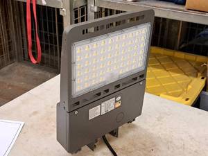 lot 781 image: Lot of (1) V-Tac Commercial 100-277V 185W LED Shoebox Light Fixtures VT-SBN3-3M-185W-840