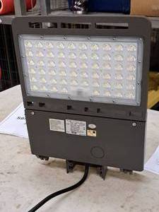 lot 769 image: Lot of (5) V-Tac Commercial 100-277V 185W LED Shoebox Light Fixtures VT-SBN3-3M-185W-840 (New In Box )