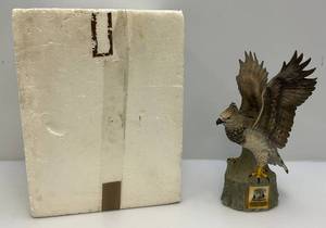 lot 25 image: Collectible Ski Country  Harpy Eagle Decanter (EMPTY)