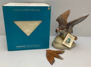 lot 34 image: Collectible Ski Country  Prairie Falcon With Lure Decante In Original Box (EMPTY)