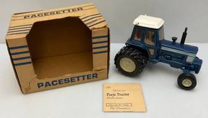 lot 137 image: Vintage Pacesetter No. 3 In The Series Ford Tractor Decanter In Original Box (NIB) Sold Empty