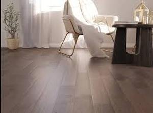 441 SQ FT Hill Country 38 Engineer Real Wood Floor. 6 12  x Random Lengths EWG