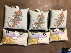 Lot of Assorted Throw Pillows Various Models  Customer Returns See Pictures