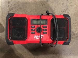 Milwaukee M18 18-Volt Lithium-Ion Cordless Jobsite Radio    Customer Returns See Pictures