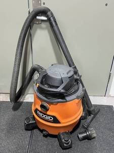 lot 32 image: RIGID Wet Dry Vacuum in Good Working Condition