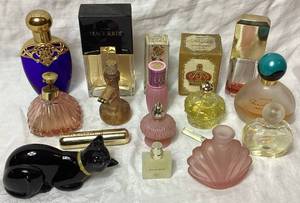 lot 45 image: Vintage Perfume & Cologne Bottles
