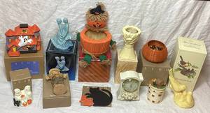 lot 44 image: Vintage Avon Gift Collection - Pomanders, Candles, Figurines and Basket