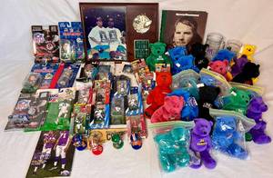 lot 82 image: NFL Collection -Brett FavreReggie Whtie Plaque,  Action Figures, Bears, Belt Buckles, Vehicles,Collector Cards and more