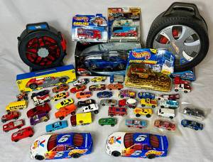 lot 98 image: Mattel Hot Wheels Bundle - Car Cases, Dodge Viper 118 Scale, New Vehicles and assortment of die cast cars