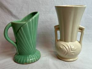 lot 11 image: Vintage McCoy Pottery Era 7 Green Vase and Cream Color Double Handled Embossed Tulip Vase 8