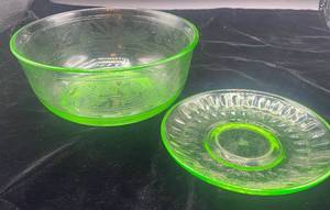 lot 12 image: Hazel Atlas Green Cloverleaf Uranium Depression Glass Bowl and Federal Green Glass Plate