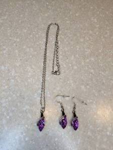 lot 409 image: New Boho Chic Angle Eye Crystal Necklace And Earrings Purple P