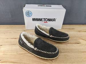 lot 56M image: Minnetonka Tempe Moc Womens 8 Grey N