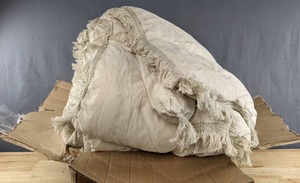 lot 123 image: Comforter Set with 2 Decorative Pillow Cases, 2 Pillow Cases, Fitted Sheet, Regular Sheet - Size Queen Beige B