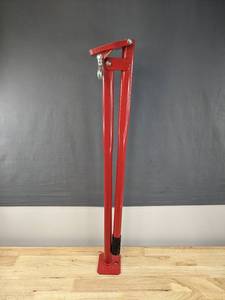 lot 154 image: Utaku T-Post Puller Fence Post Puller, 36 Inch in Red B