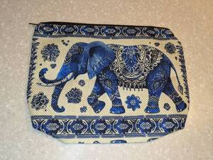 lot 419 image: New Chic Bohemian Elephant Cosmetic Bag Blue Off White P