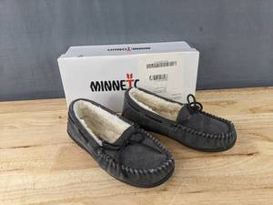 lot 272 image: Minnetonka Camp Tie Moccasins Womens Size 7M in Charcoal N