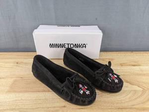 lot 33D image: New Minnetonka Moccasin Thunderbird II Black Womens Size 8.5 N