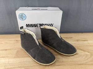 lot 177 image: Womens Minnetonka Tucson Size 8M Black N