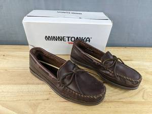lot 184 image: Mens Minnetonka Double Bottom Hardsole Size 8.5 Dark Brown Lariat N
