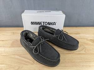 lot 185 image: Mens Minnetonka Pile Lined Hardsole Size 12W Charcoal N