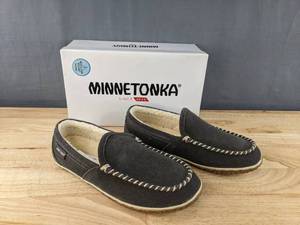 lot 188 image: Mens Minnetonka Tilden Moccasin Size 11M Grey N