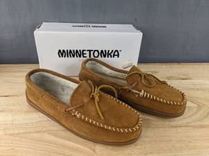 lot 190 image: Mens Minnetonka Pile-lined Hardsole Size 13W Brown N