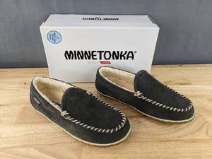 lot 191 image: Mens Minnetonka Tilden Moccasin Size 10M Grey N