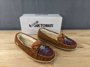 lot 477 image: Minnetonka Tilia Mocs Womens Size 10 Brown Multi N