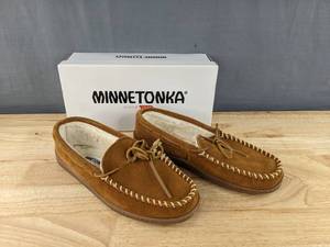 lot 247 image: Minnetonka Moccasin Pile-Lined Hardsole Shoes Mens Size 10.5M Brown N