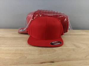 lot 170 image: 24 Brand New Yupoong Flexfit Red OSFA A