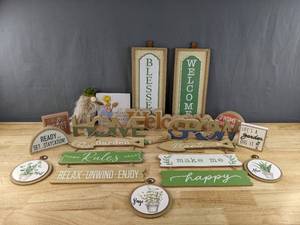 lot 83D image: Large Assortment of Lovely Wood Sign Home Decor  Items D