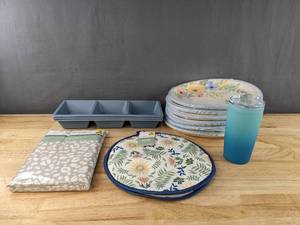 lot 307 image: Brand New Assortment of Kitchen Items 6 Packages of Paper Plates, Tablecloth, Tortilla Warmer, Tumbler, and Divided Trays D