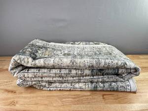 lot 32D image: New 8x10 Distressed Floral Area Rug B
