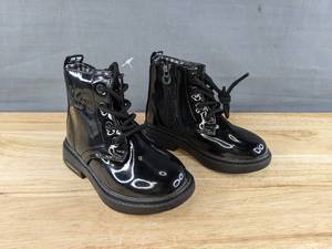lot 874 image: New Toddler Girls Black Fashion Boots Size 8c N