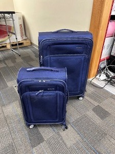 lot 37 image: Samsonite 20 Unisex 2-Piece Softside Luggage Set. Dark Blue