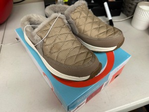 lot 185 image: New Womens Baretraps Shoes Size 6.5 Taupe
