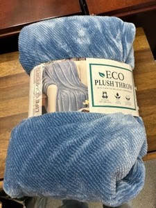lot 187 image: New Life Comfort Eco Plush Throw Blanket 60 x 72