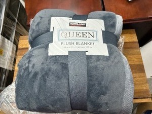 lot 196 image: New Kirkland Queen Size Plush Blanket - Super Nice  Super Soft