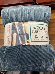 lot 197 image: New Life Comfort Eco Plush Throw Blanket 60 x 72