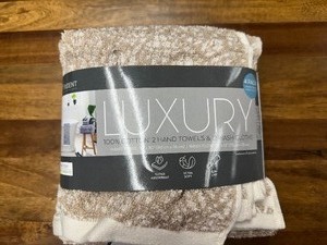 lot 198 image: New 4 Pack of Luxury Bathroom Hand Towels and Wash Clothes - 2 of each